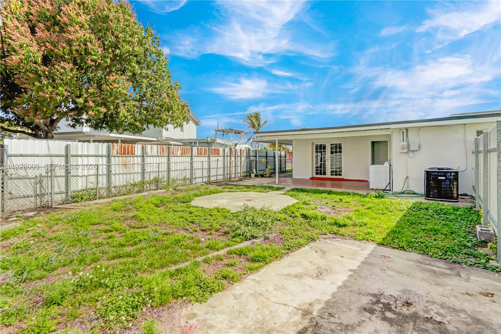 1540 E 8th Court