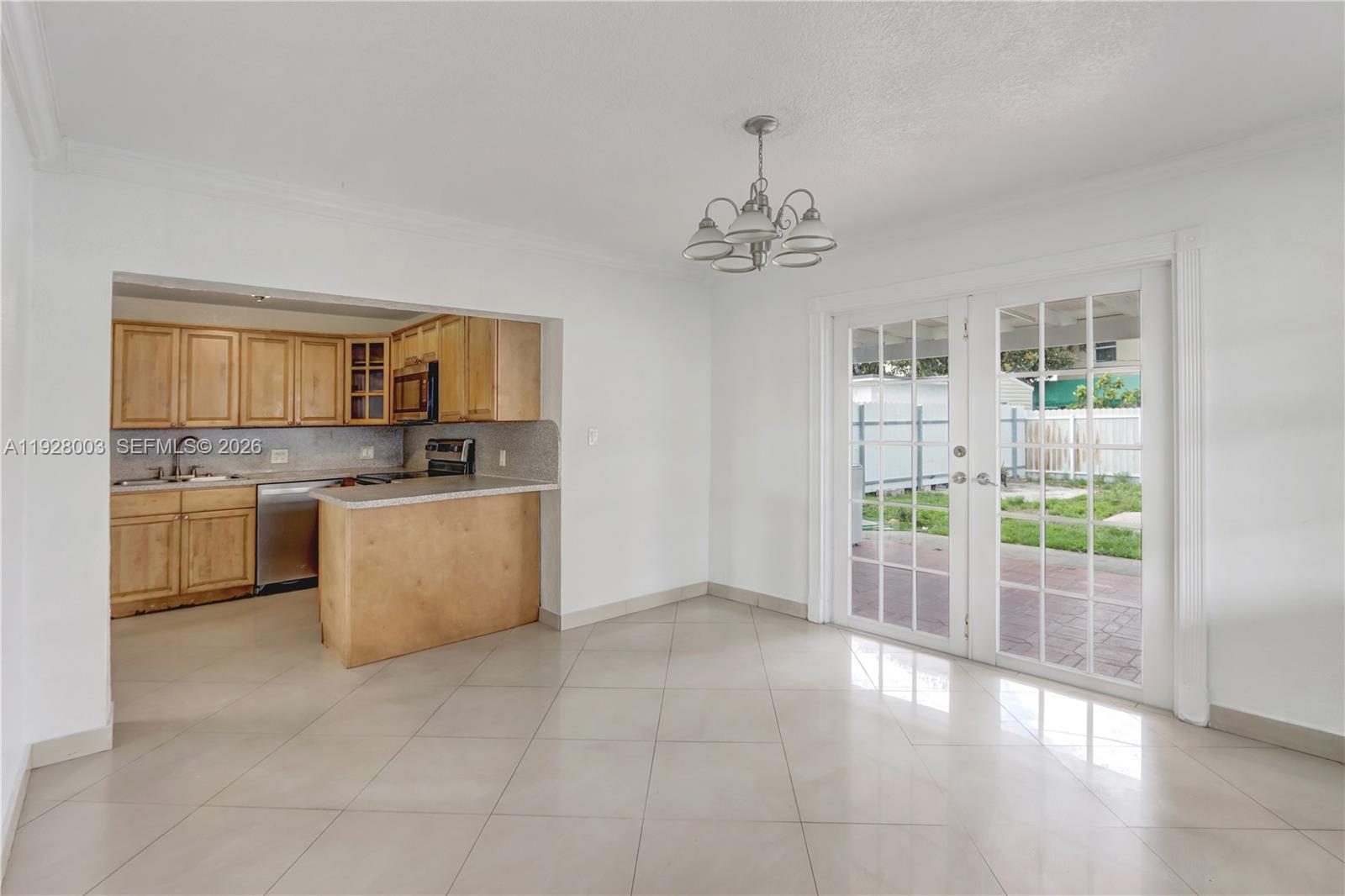 1540 E 8th Court