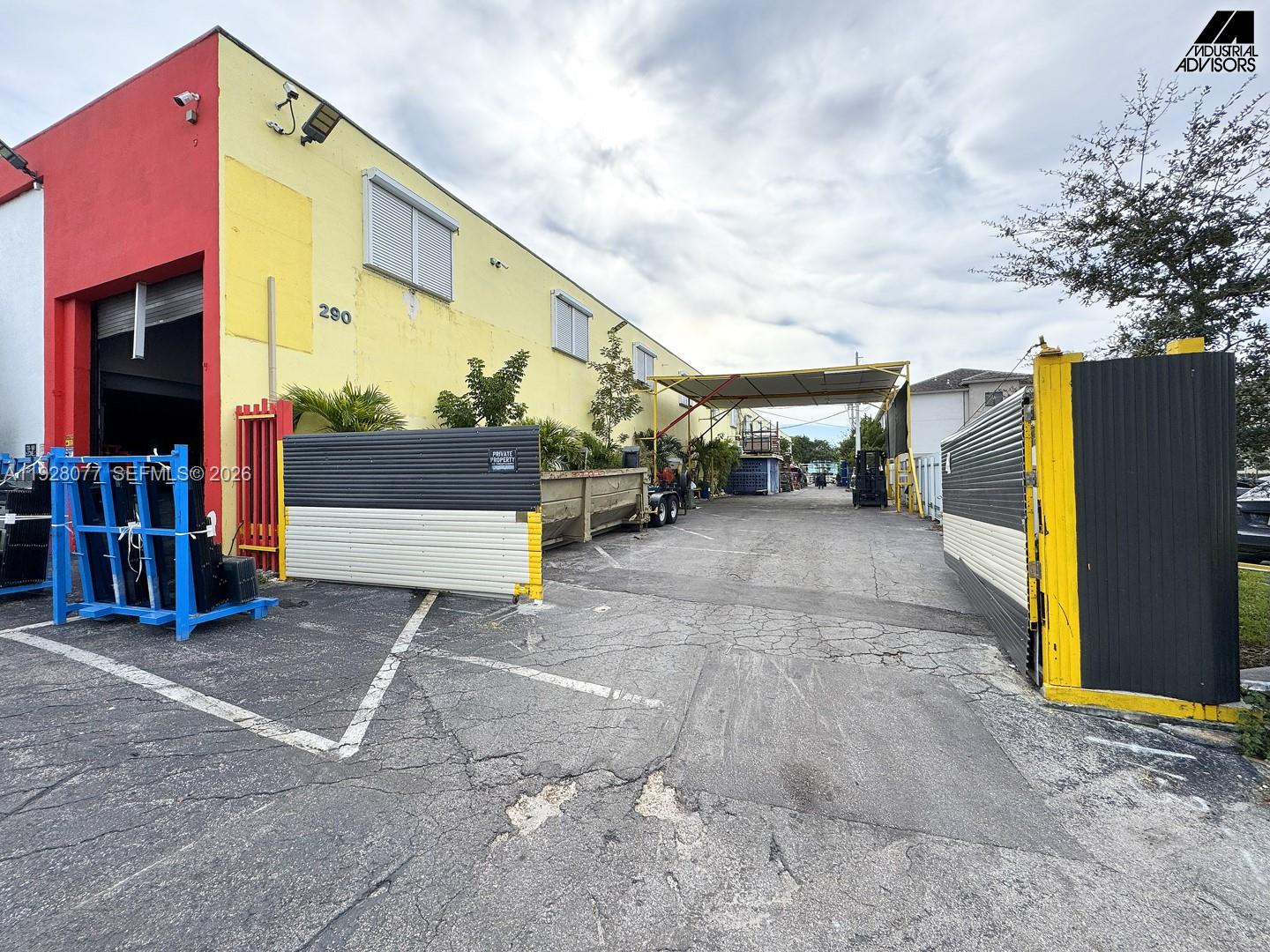 290 W 78th Road