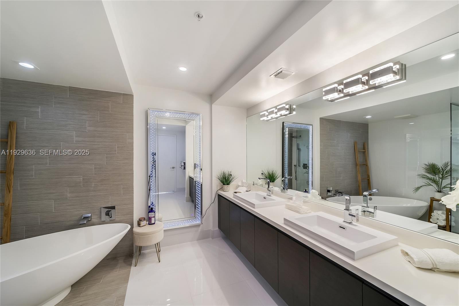 300 Sunny Isles Boulevard