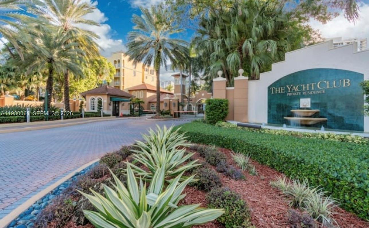 19801 E Country Club Drive