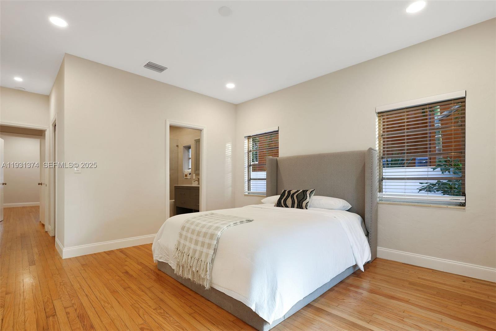 3760 Royal Palm Avenue gallery image #24
