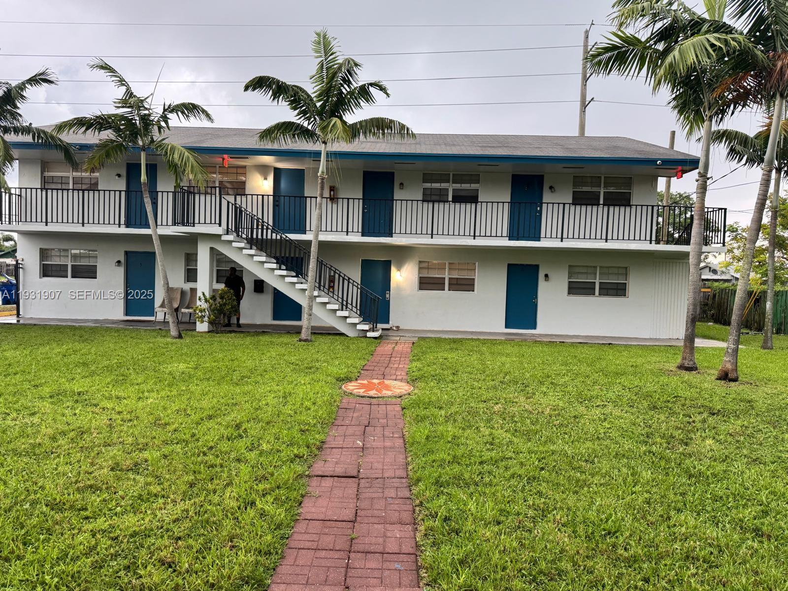 215 W Blue Heron Boulevard