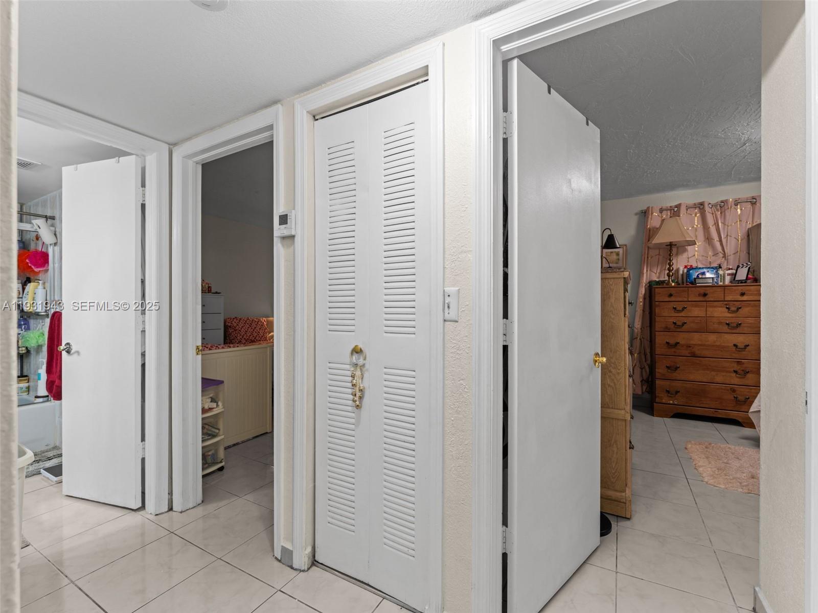 1655 W 44th Place