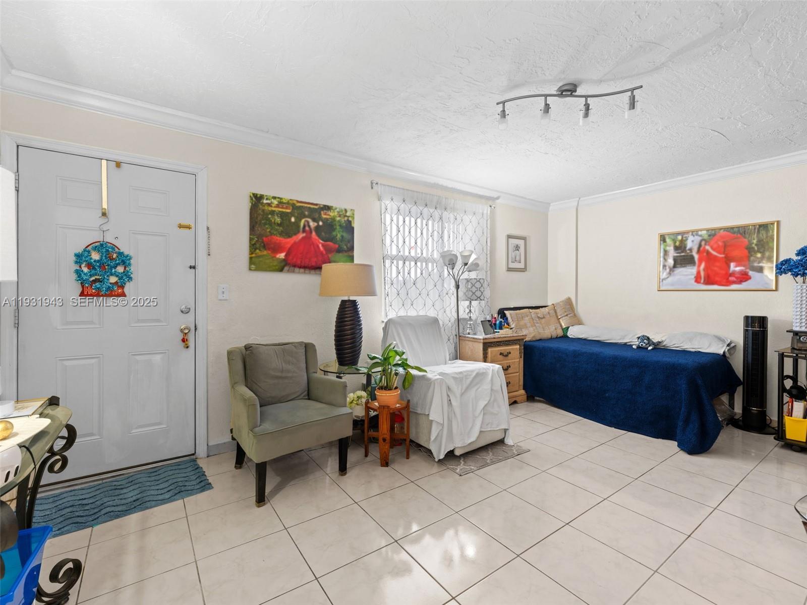 1655 W 44th Place