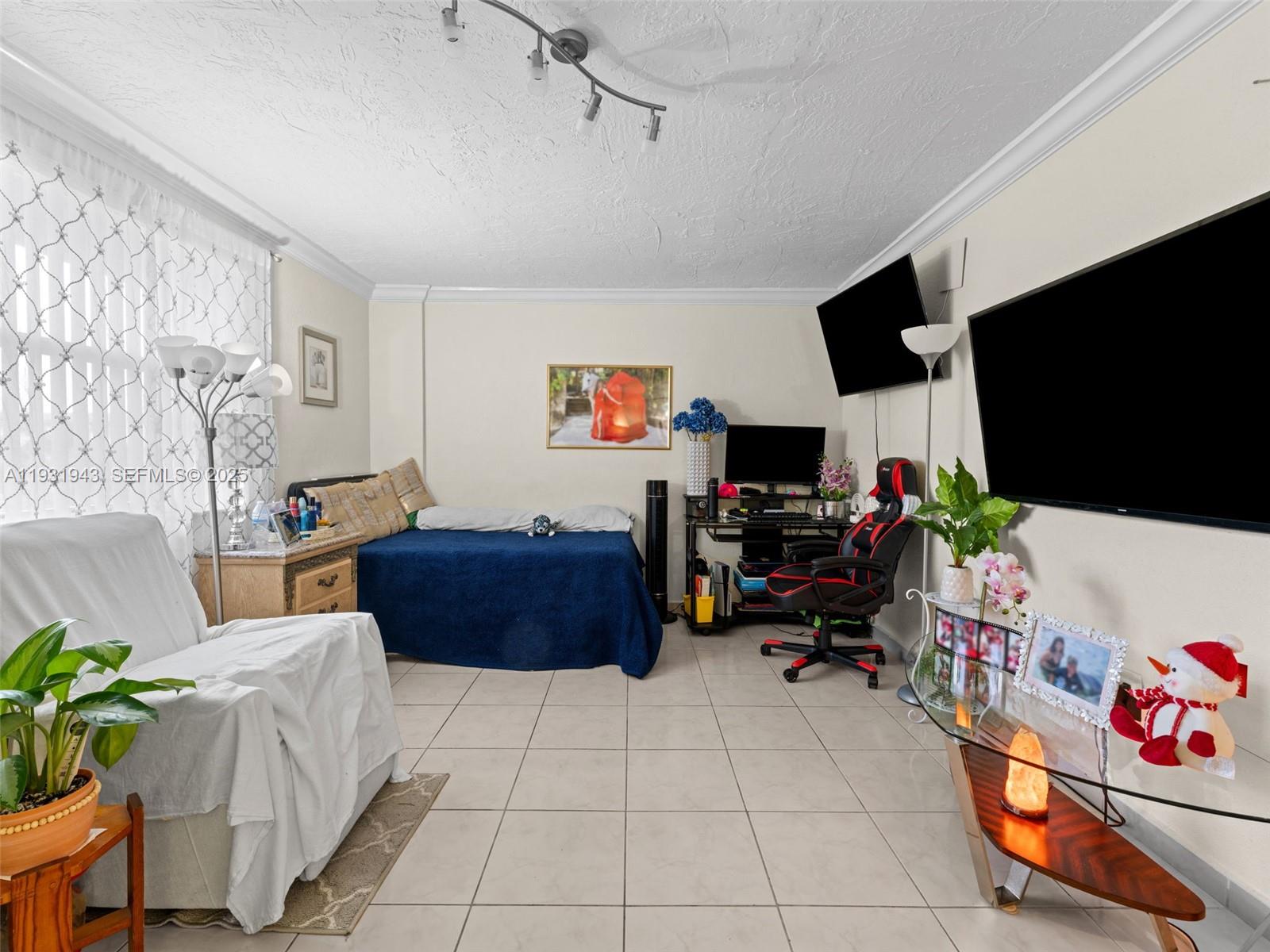 1655 W 44th Place