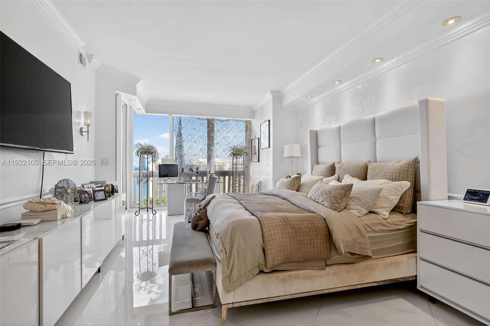 1000 Island Boulevard