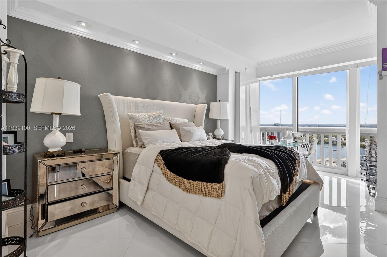 1000 Island Boulevard
