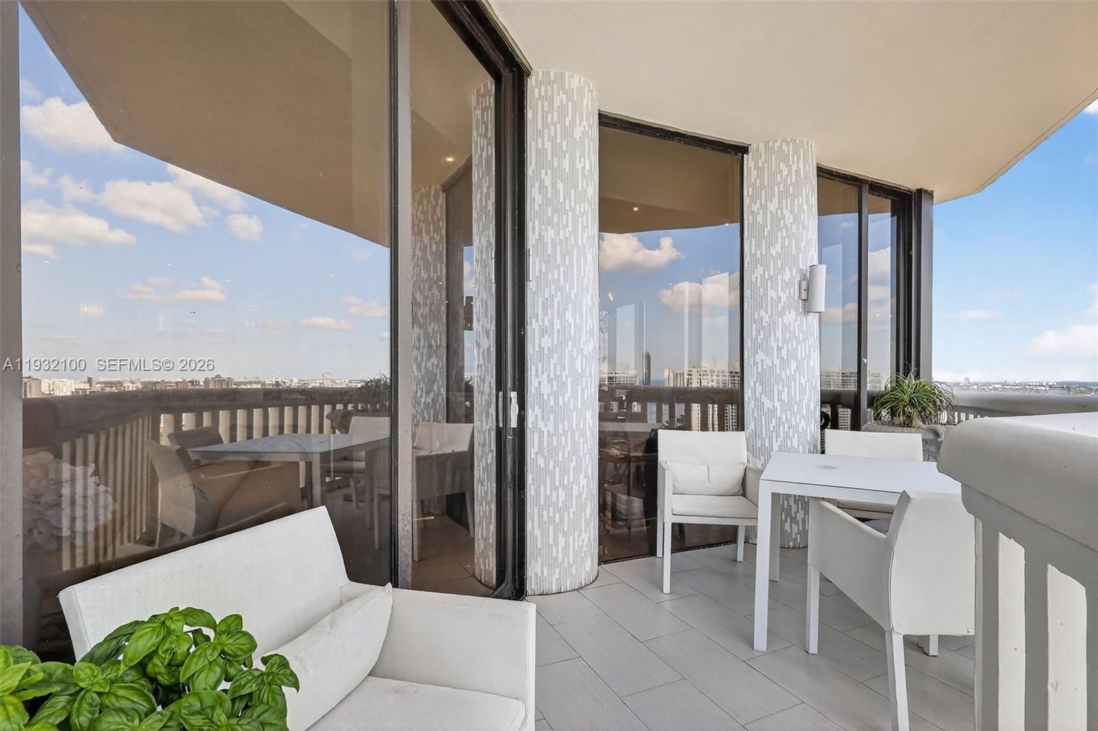 1000 Island Boulevard