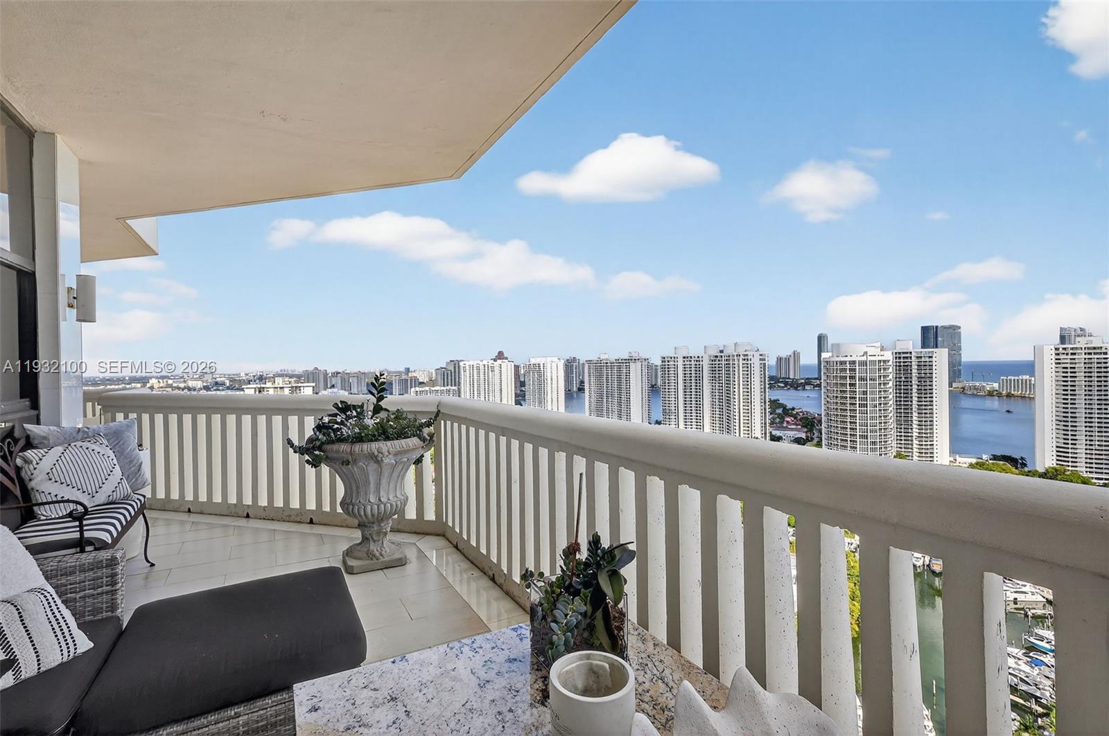 1000 Island Boulevard