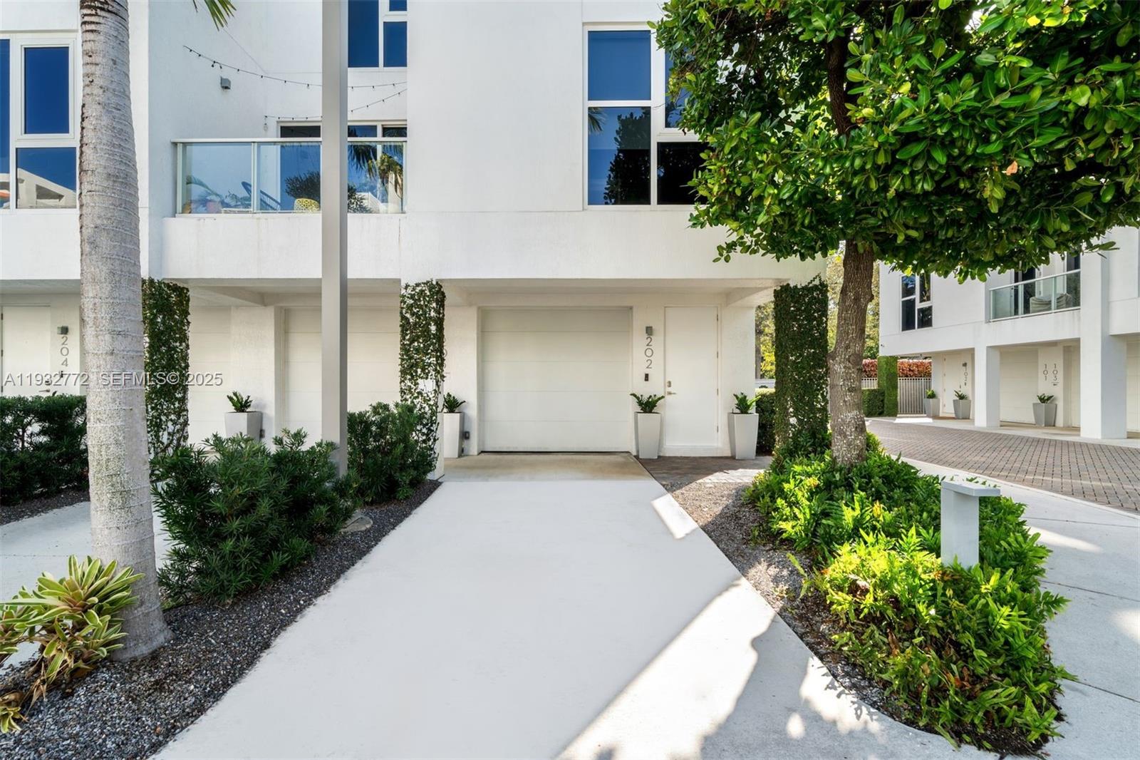455 NE 39th Street