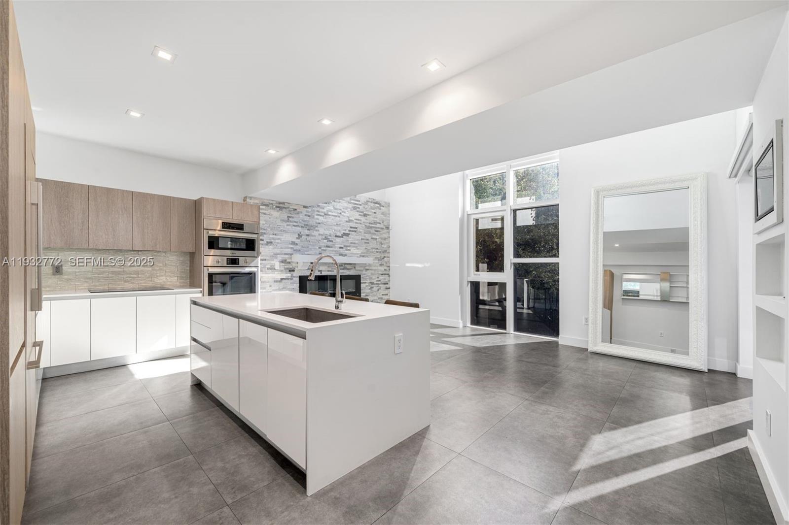 455 NE 39th Street