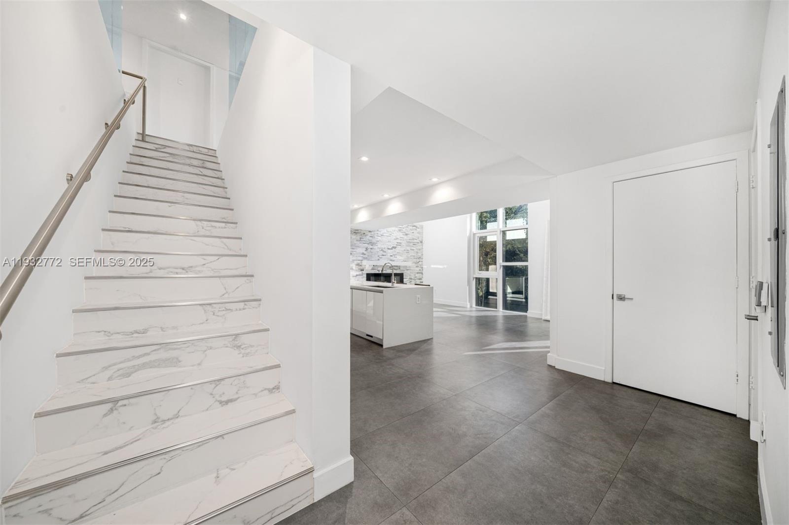 455 NE 39th Street