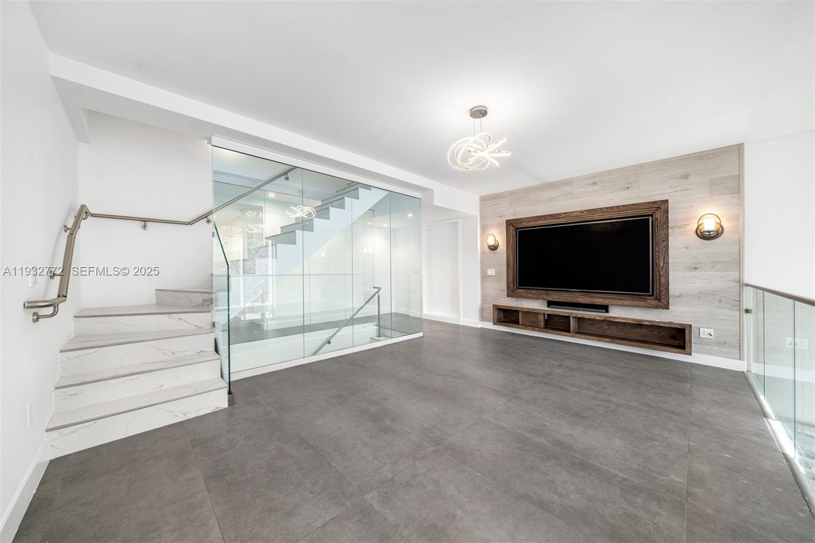 455 NE 39th Street