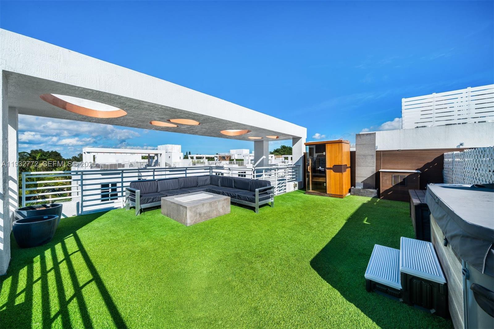 455 NE 39th Street