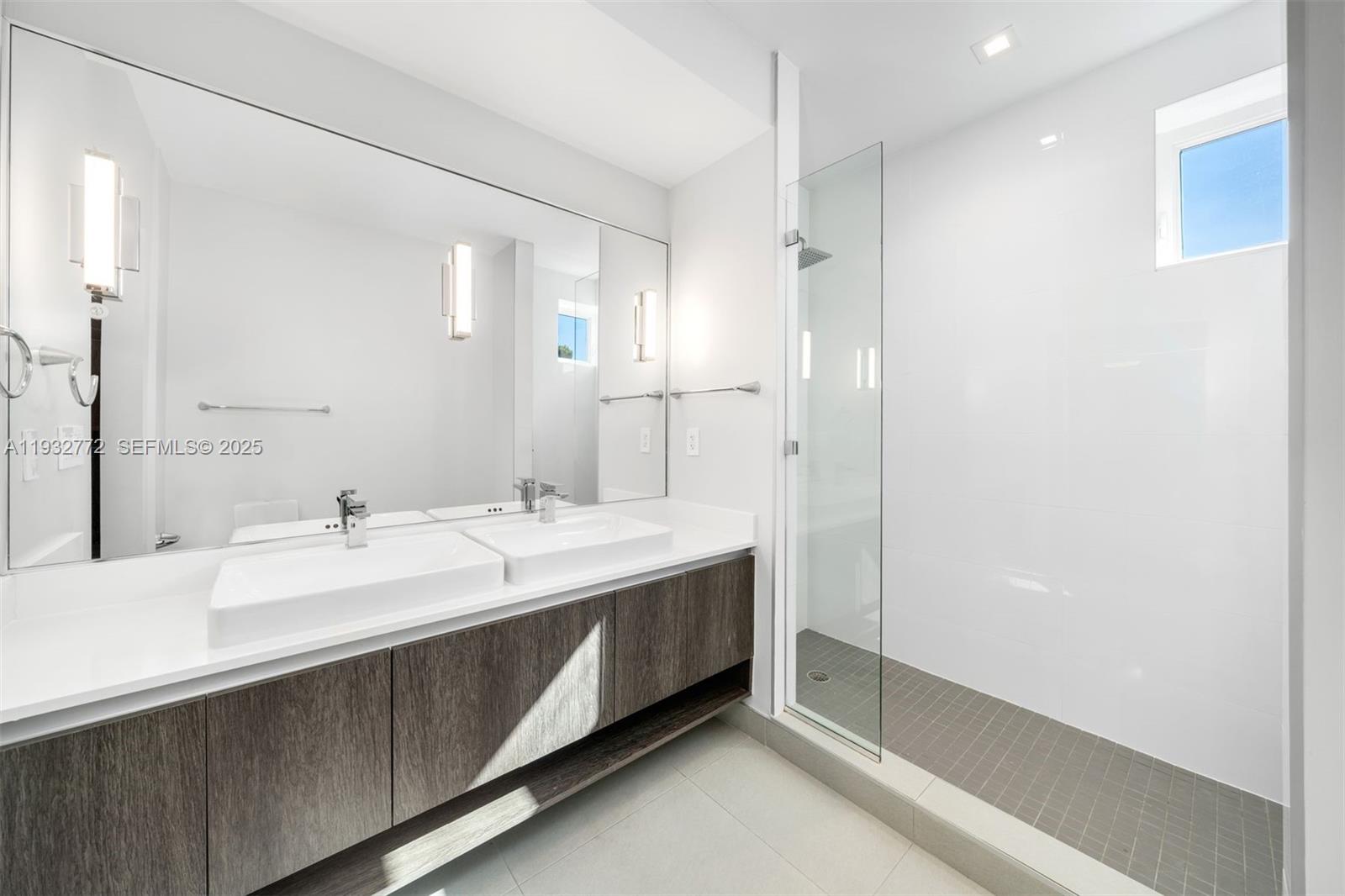 455 NE 39th Street