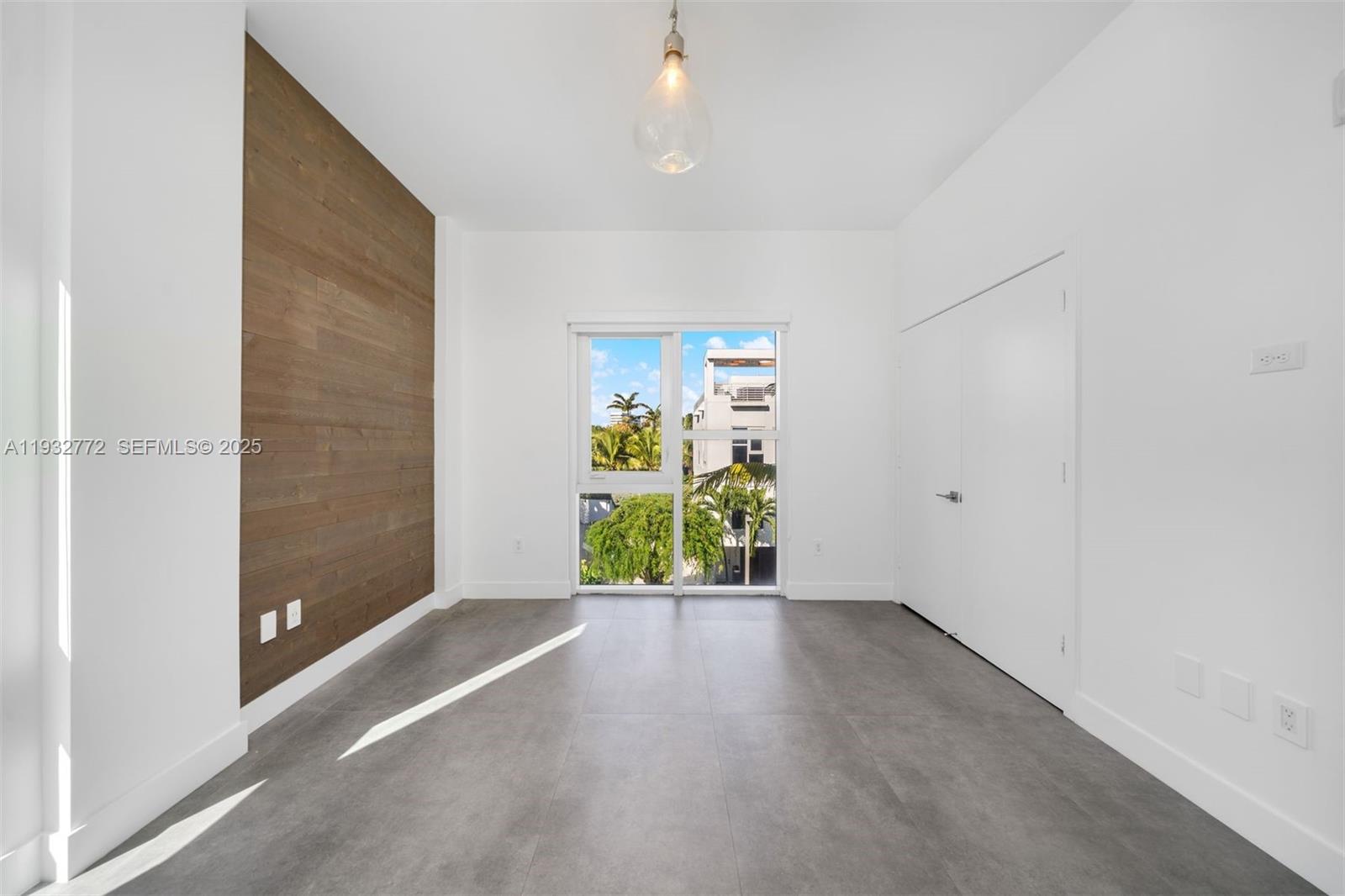 455 NE 39th Street