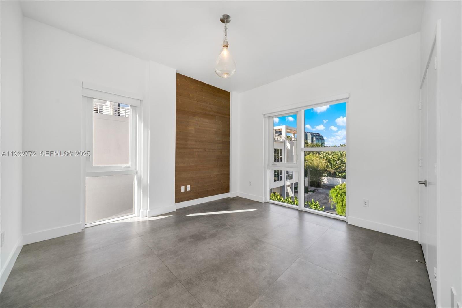 455 NE 39th Street