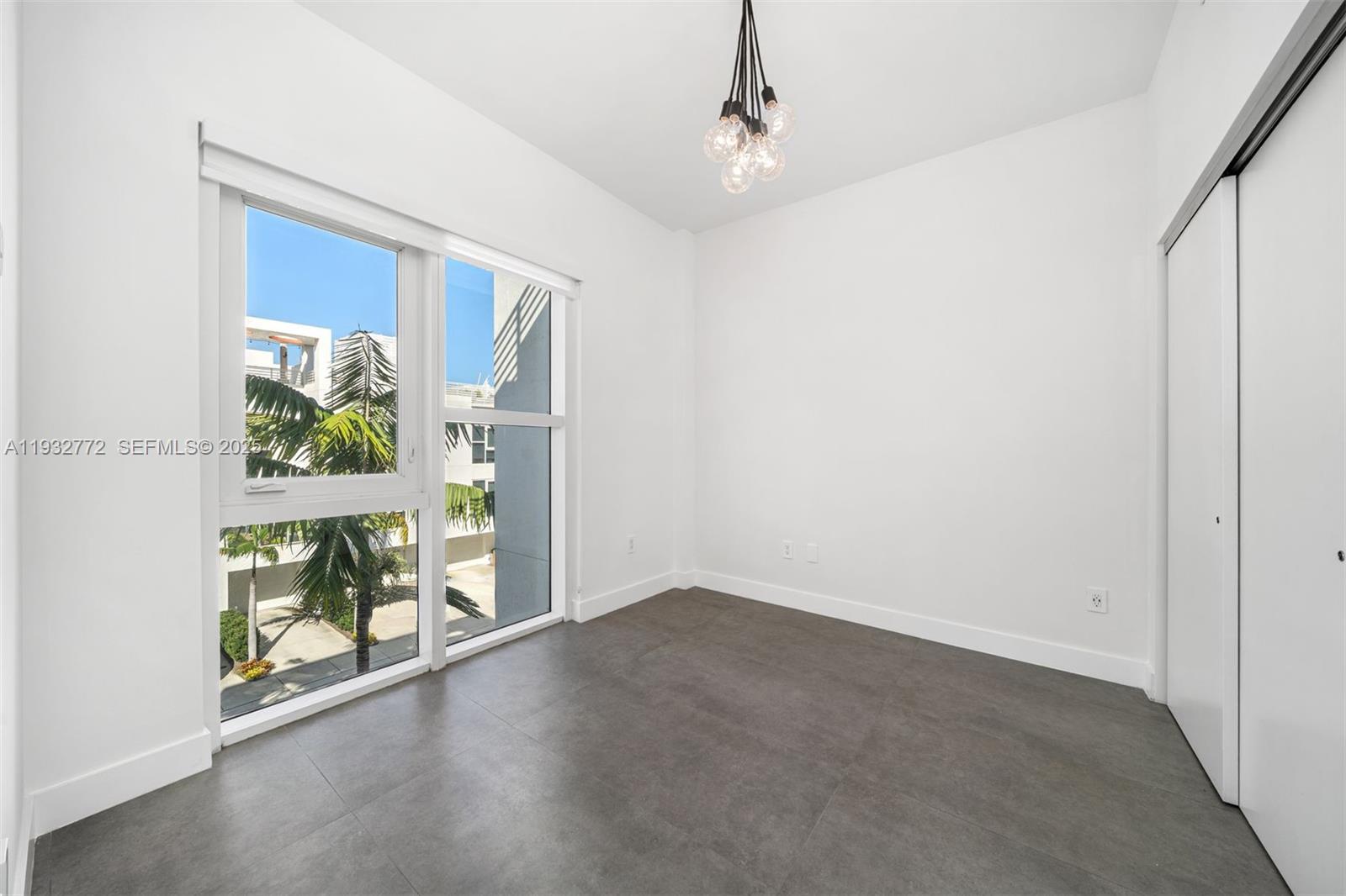 455 NE 39th Street
