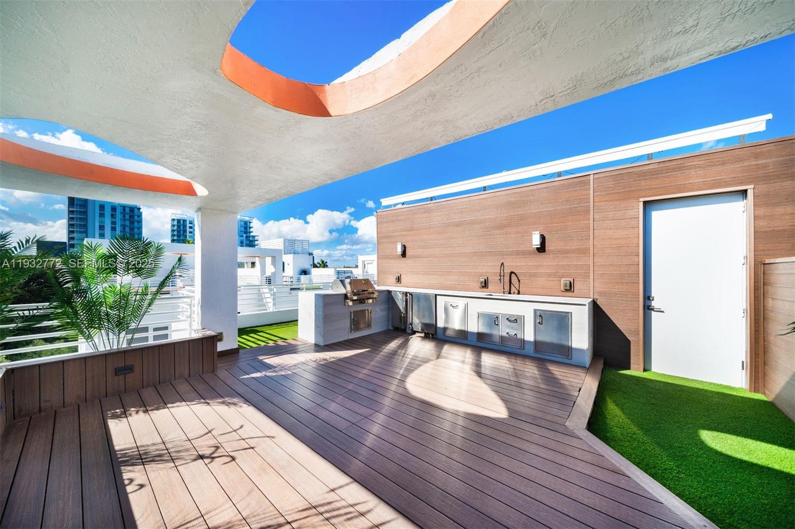455 NE 39th Street