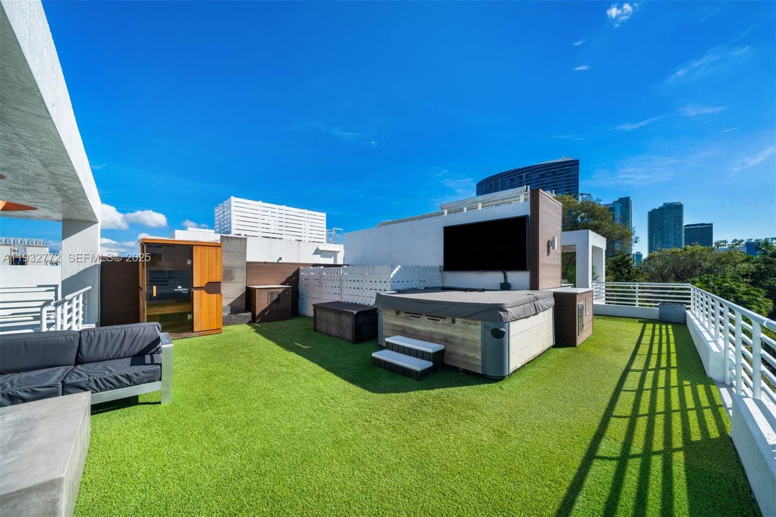 455 NE 39th Street