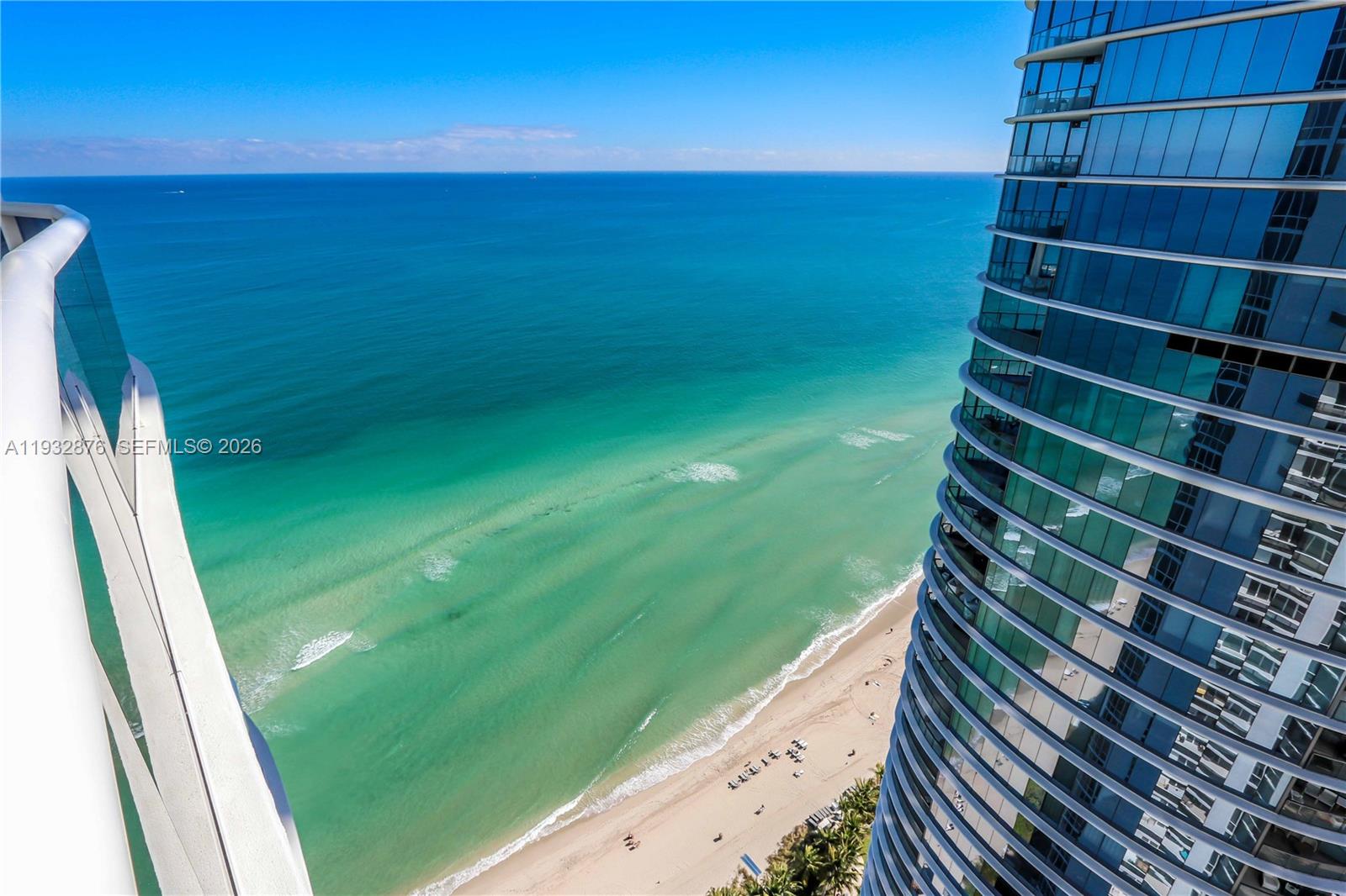 15811 Collins Avenue