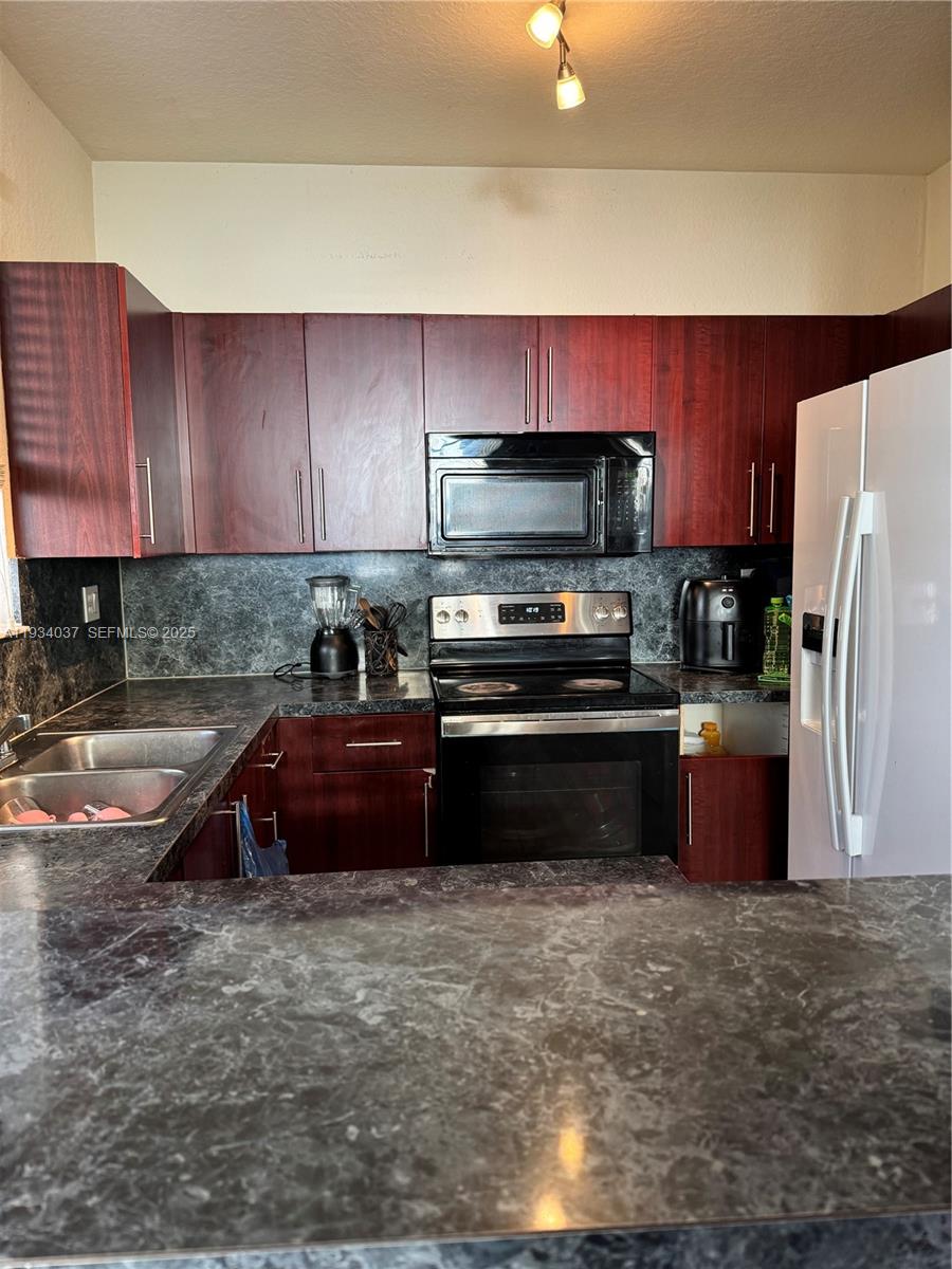 1043 SE 23rd Avenue