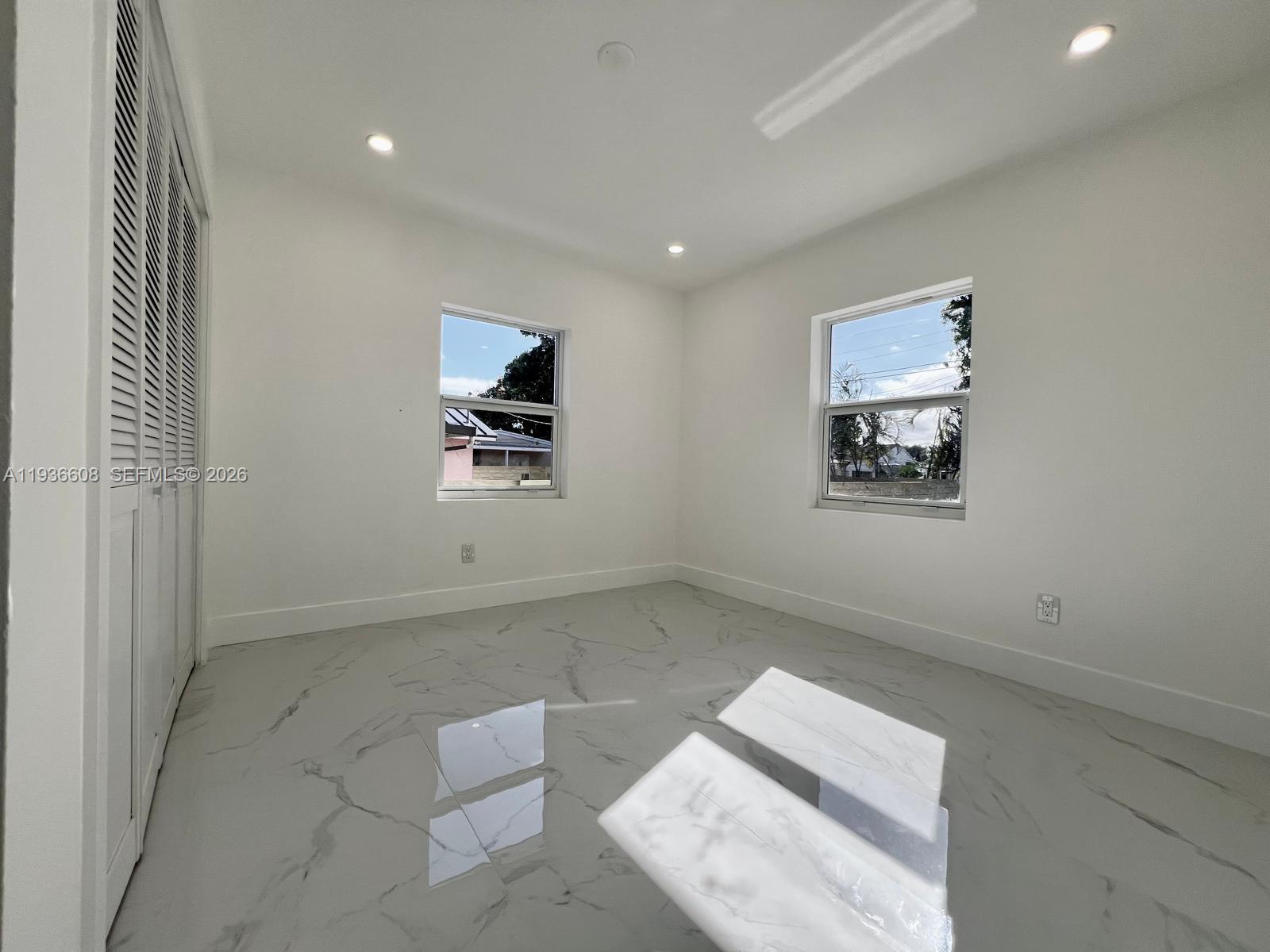 542 E 20th Street