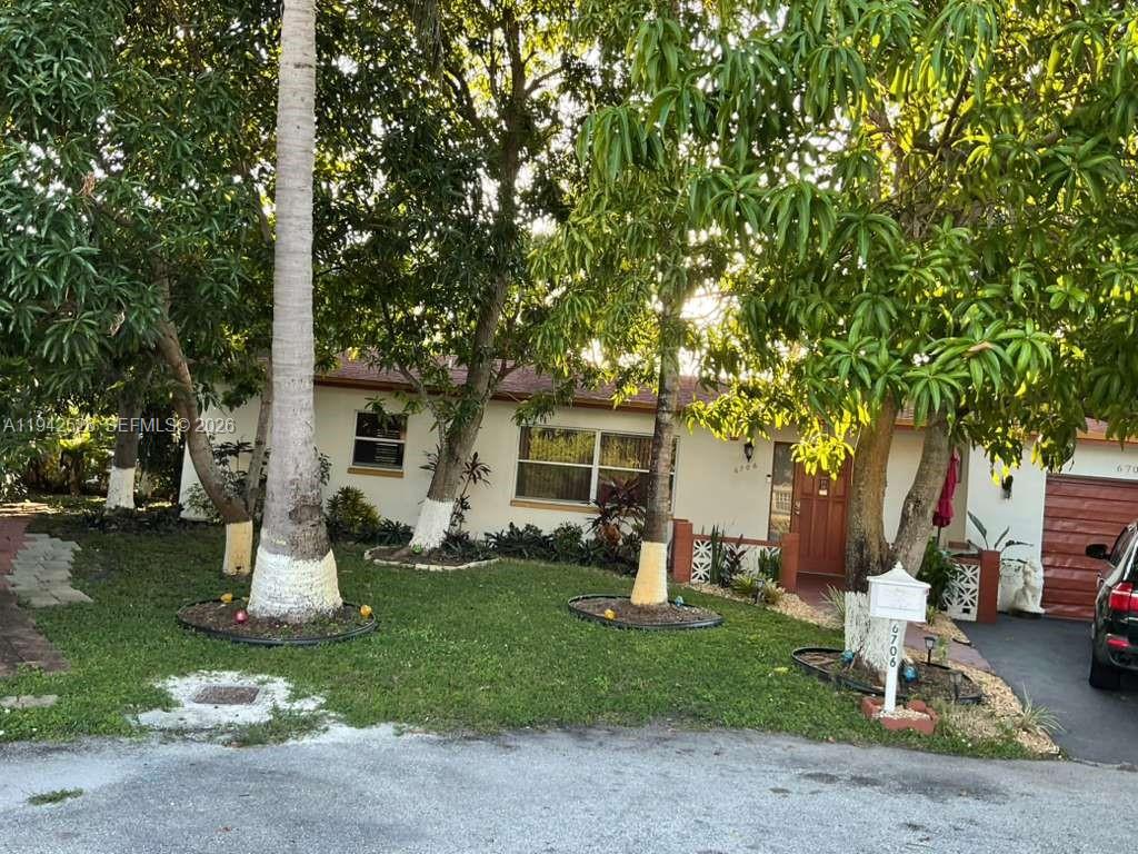 6706 Inwood