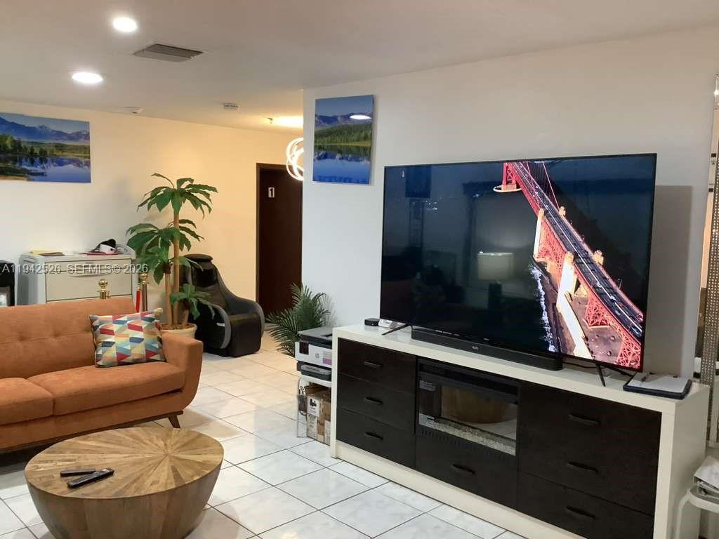 6706 Inwood