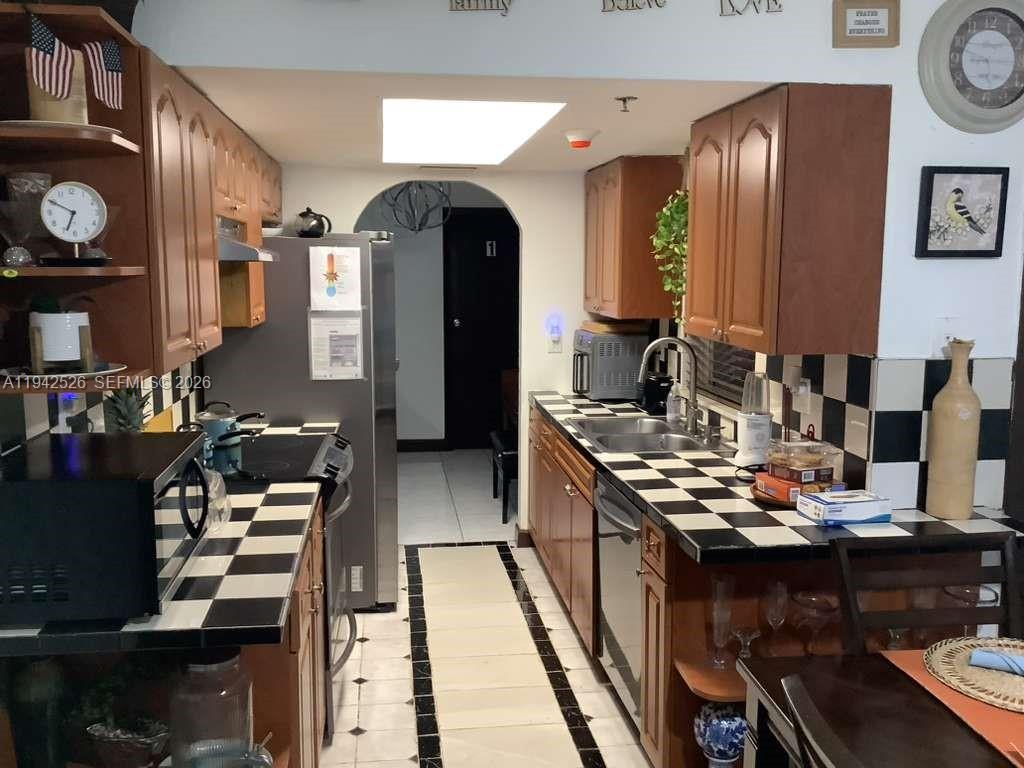 6706 Inwood