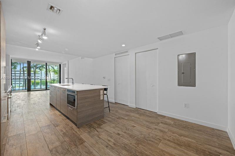 650 NE 32nd Street