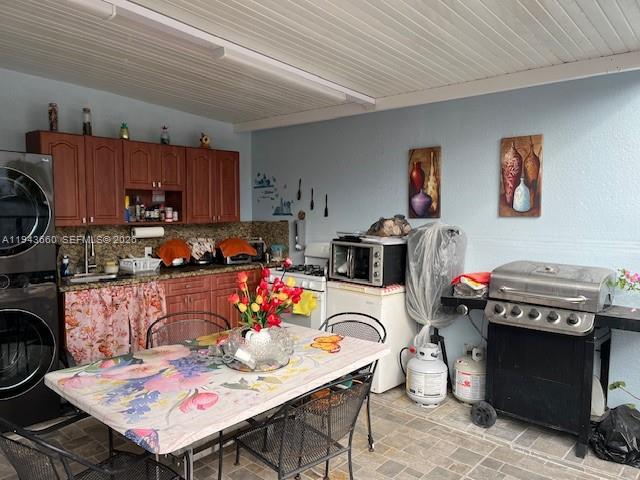 4211 W 10th Lane