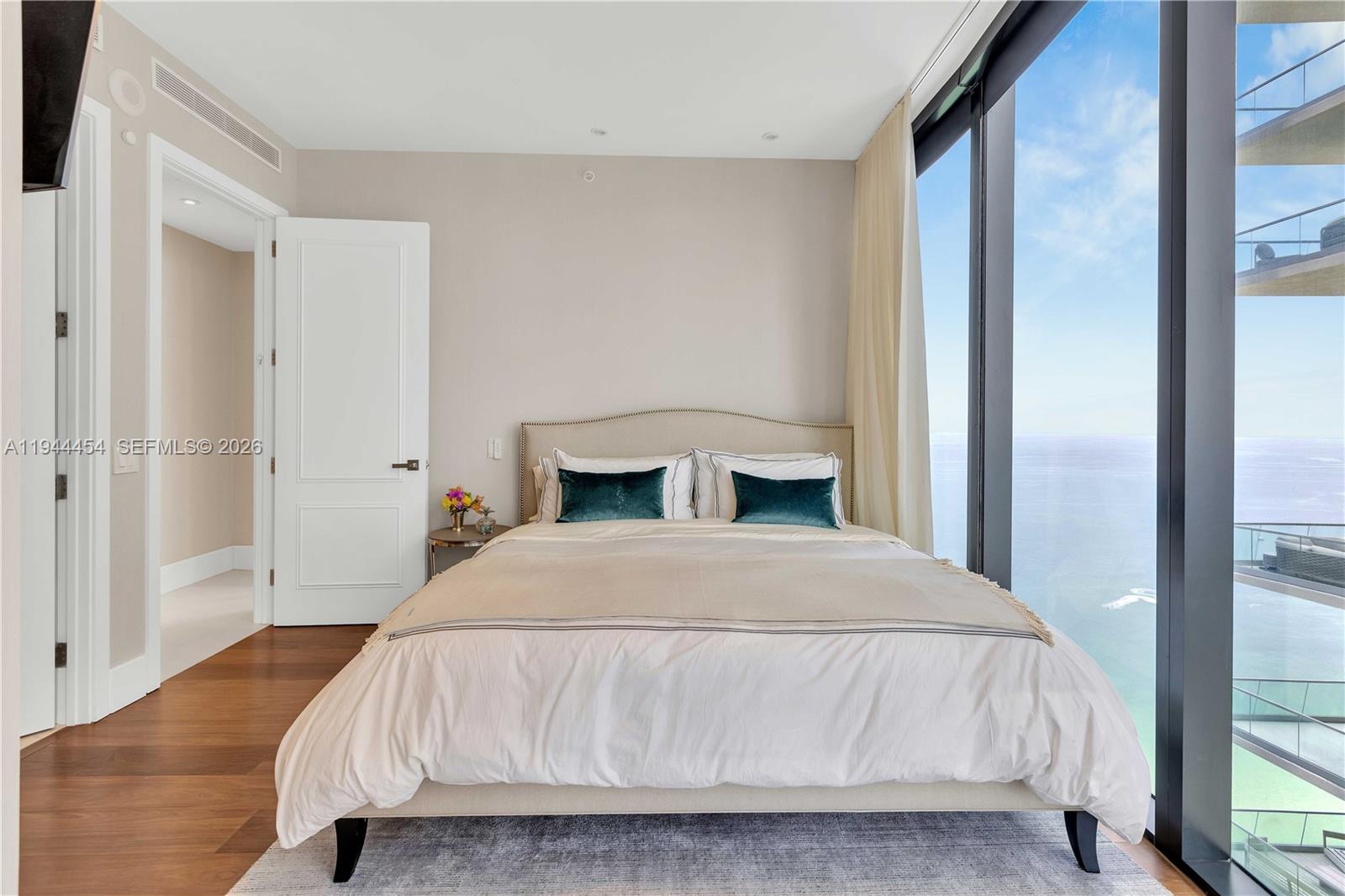 18555 Collins Avenue