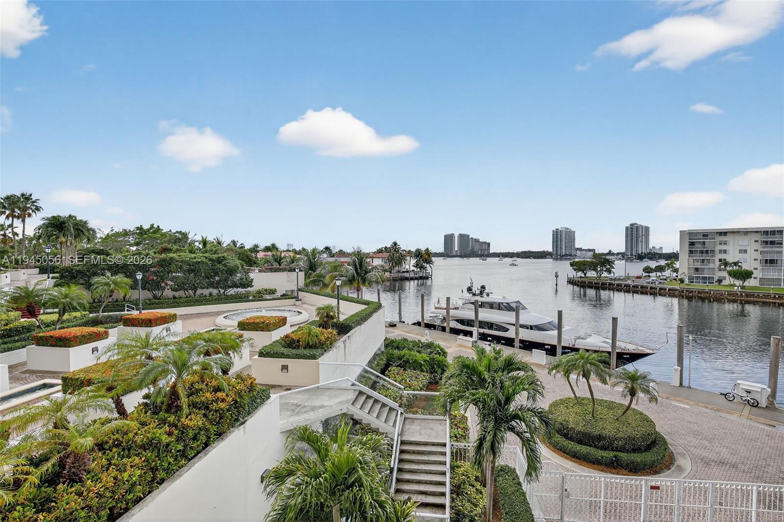 1000 Island Boulevard