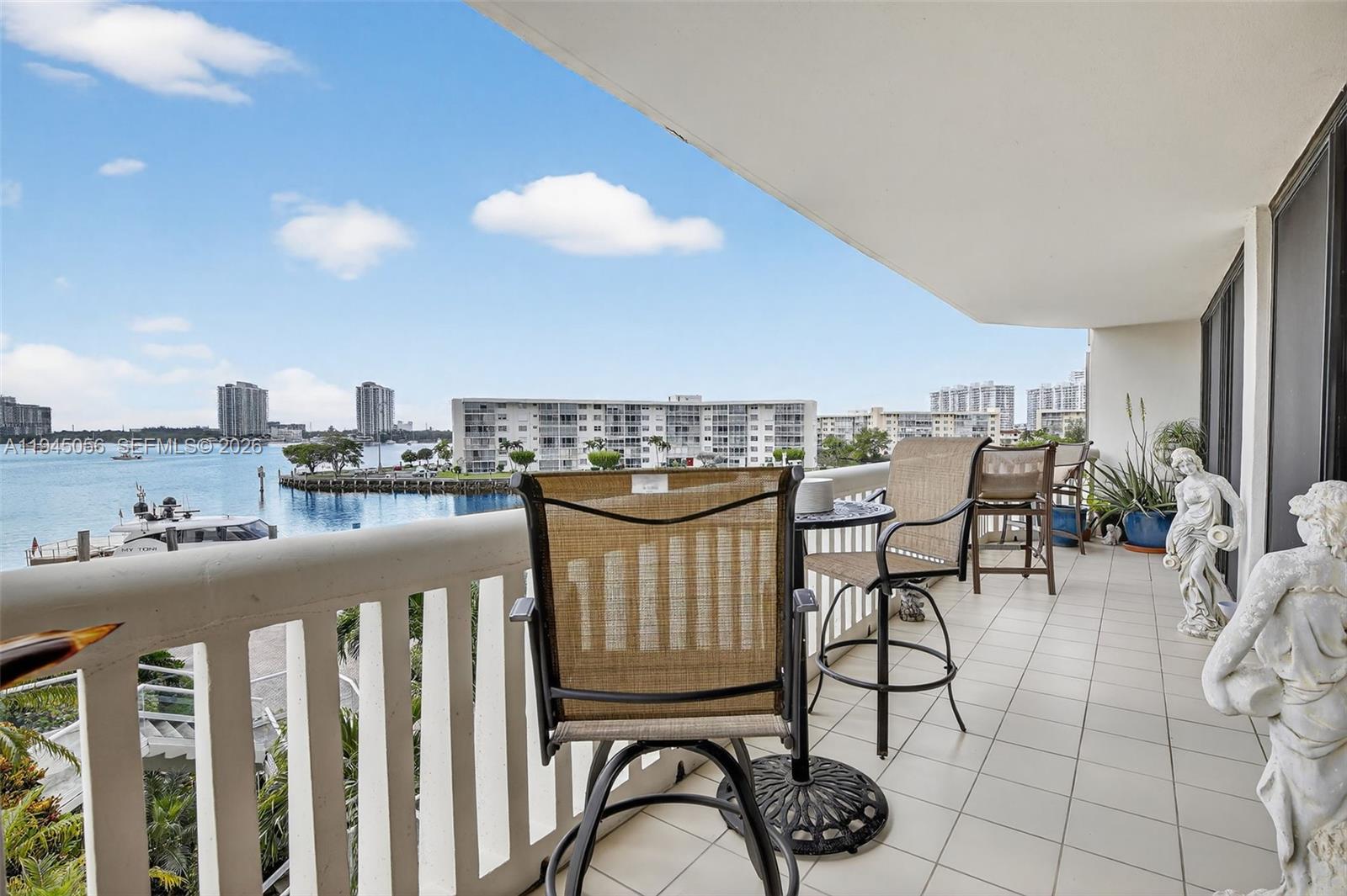 1000 Island Boulevard