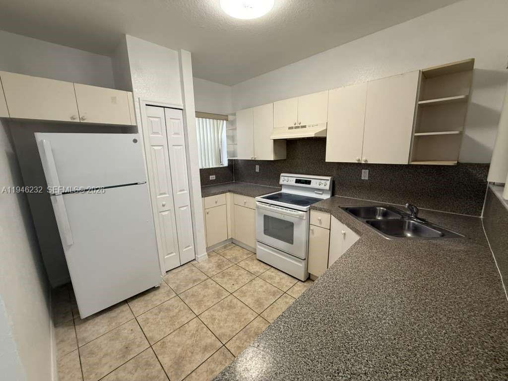 820 SW 6th Court