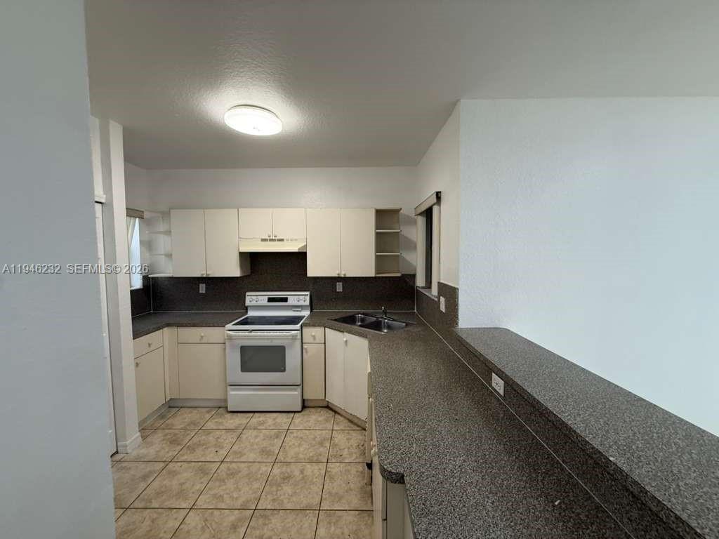 820 SW 6th Court