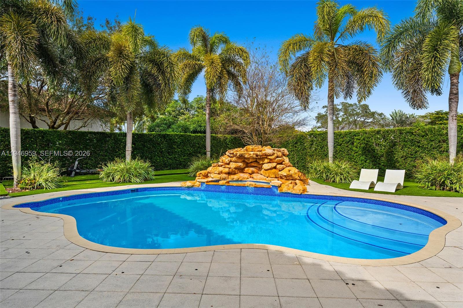 12401 N Stonebrook Circle