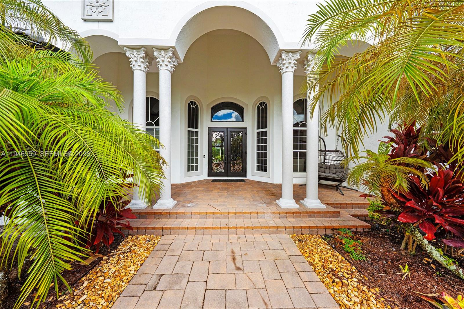12401 N Stonebrook Circle