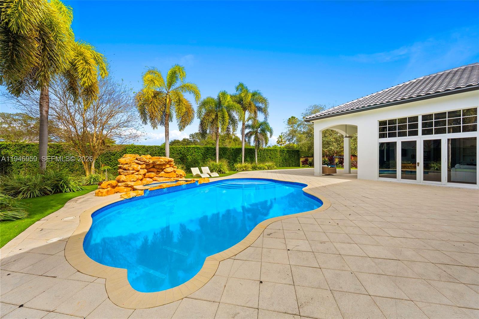 12401 N Stonebrook Circle