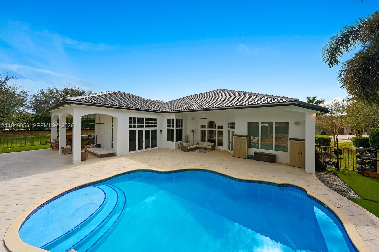 12401 N Stonebrook Circle