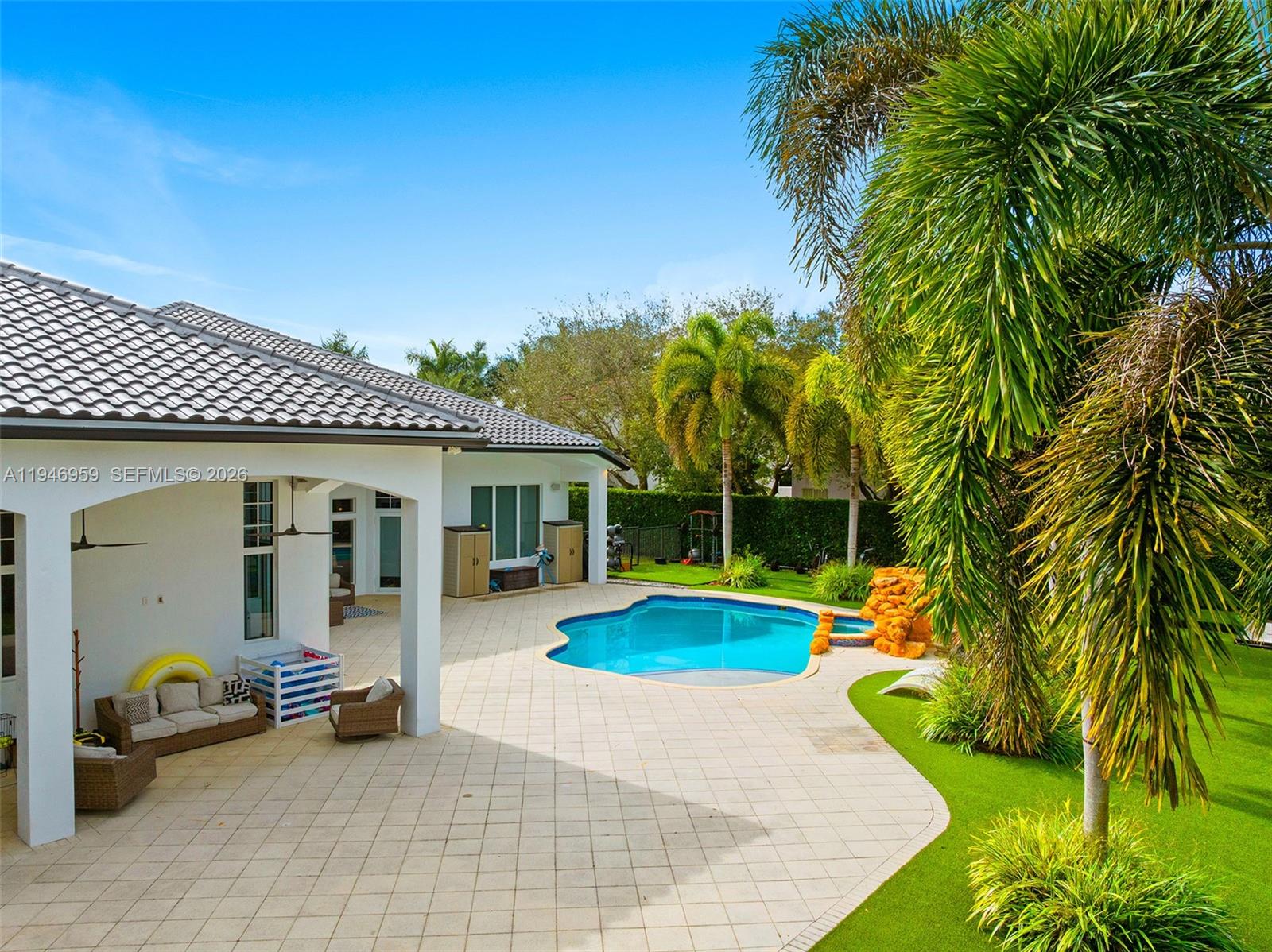 12401 N Stonebrook Circle