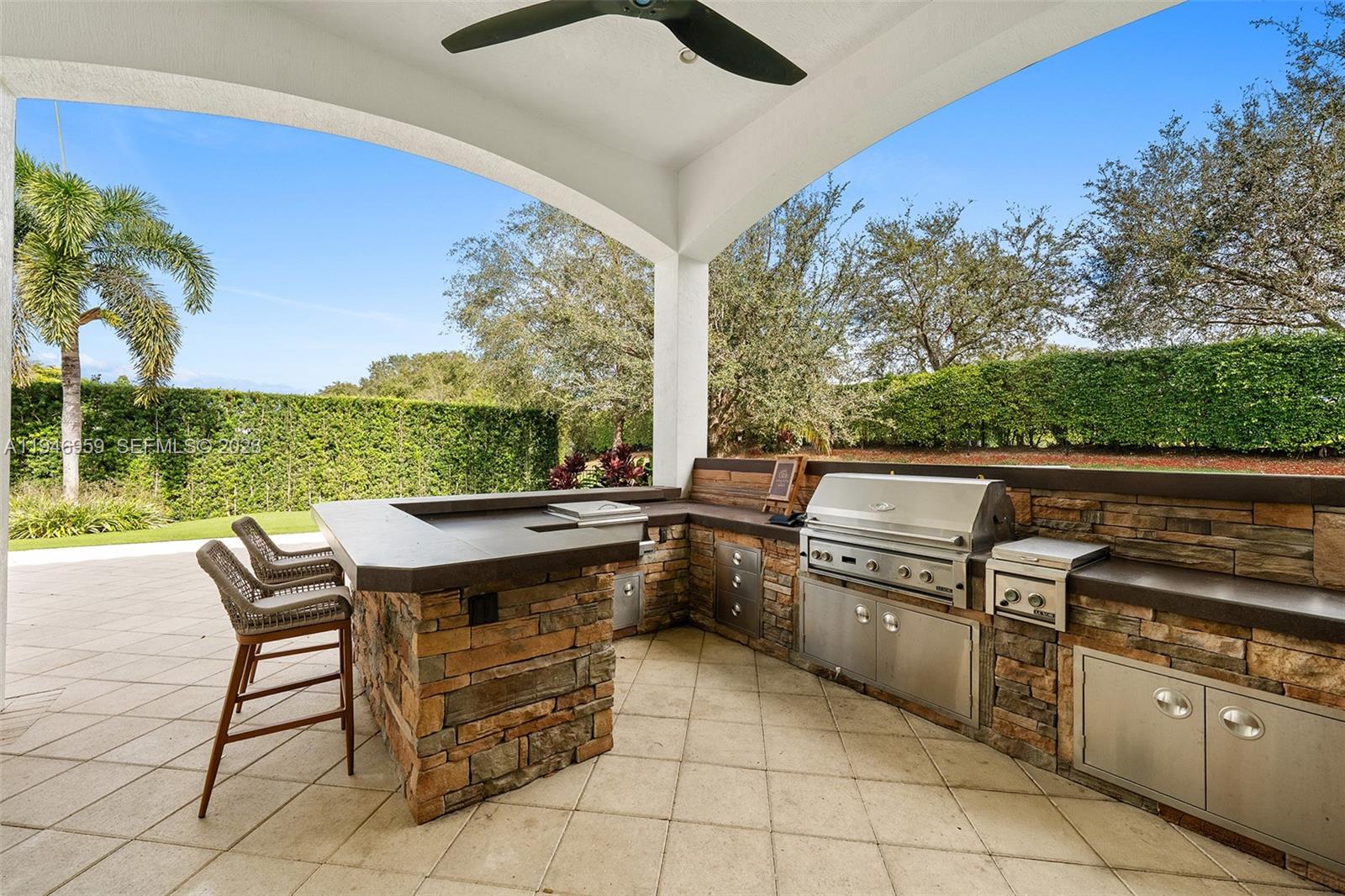 12401 N Stonebrook Circle