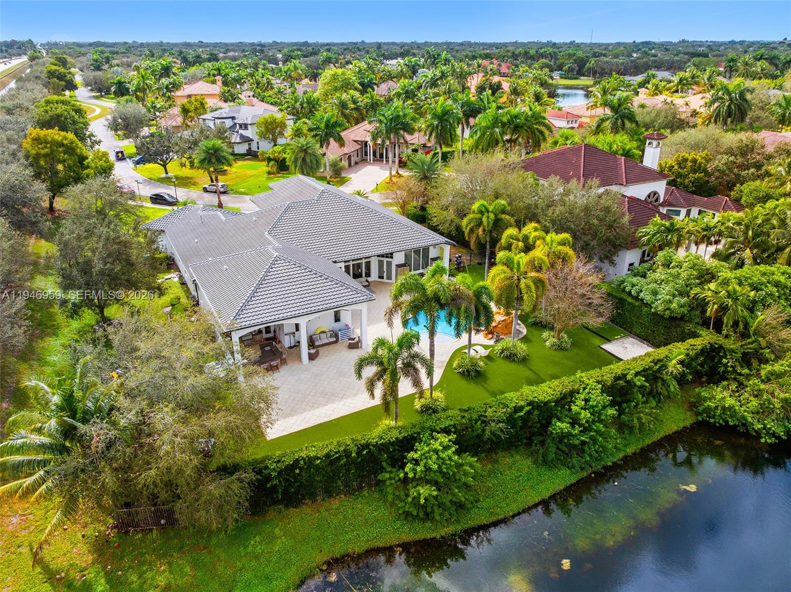 12401 N Stonebrook Circle