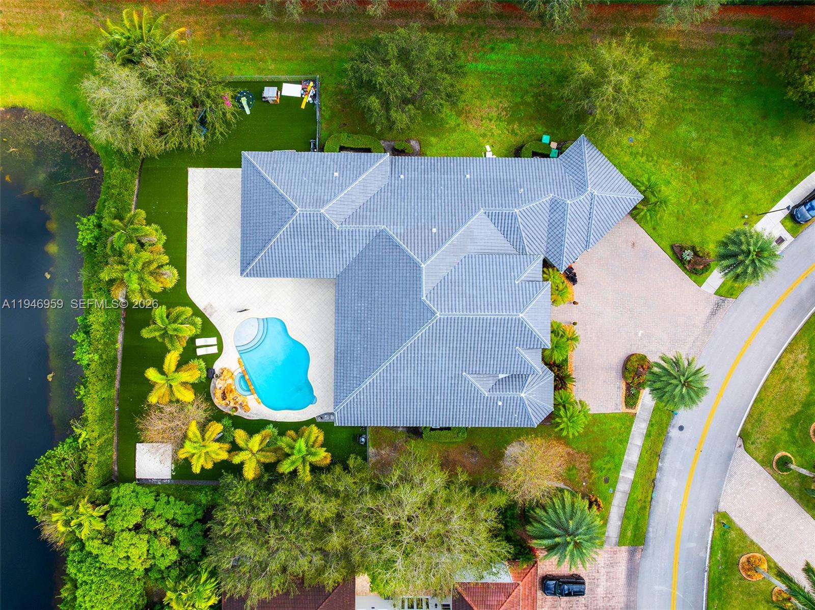 12401 N Stonebrook Circle