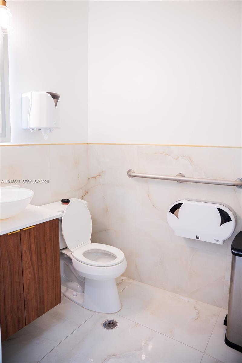 2452 W 60st