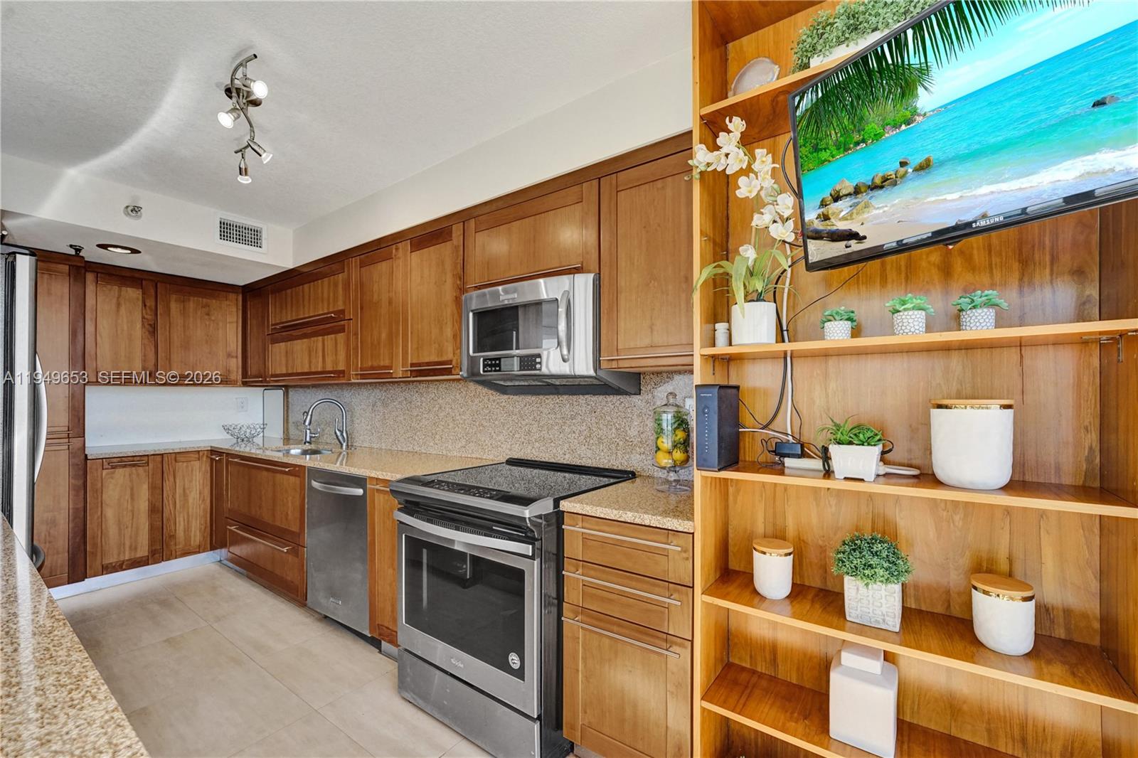 3500 Mystic Pointe Drive
