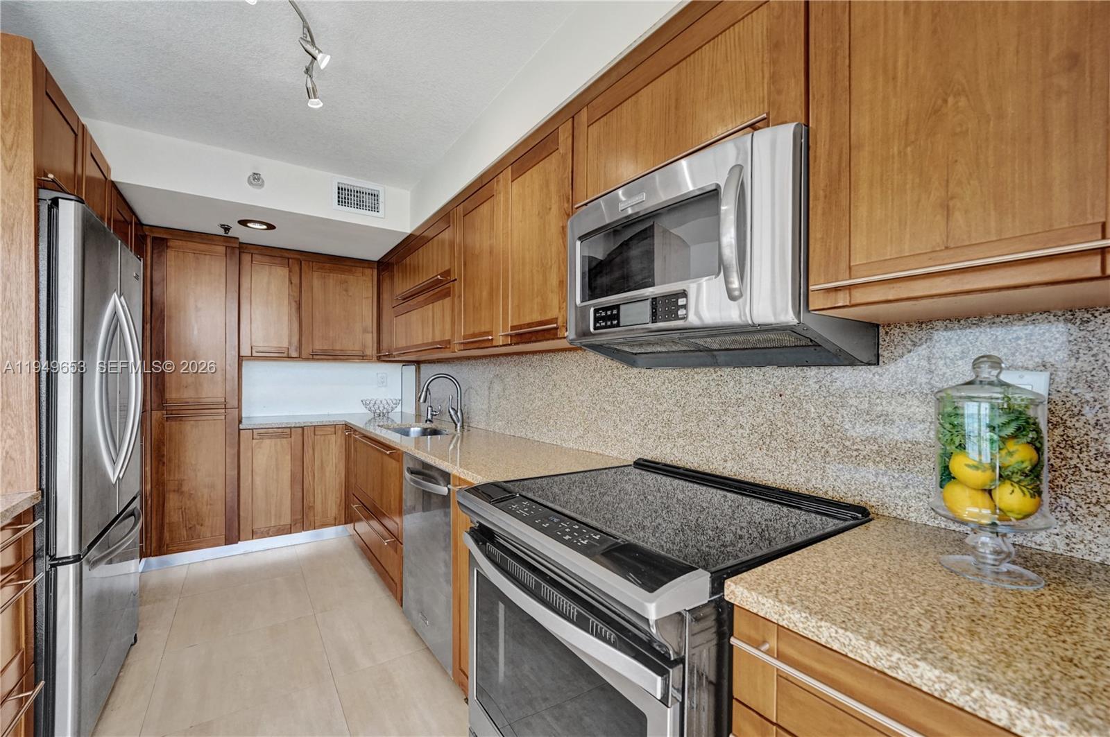 3500 Mystic Pointe Drive