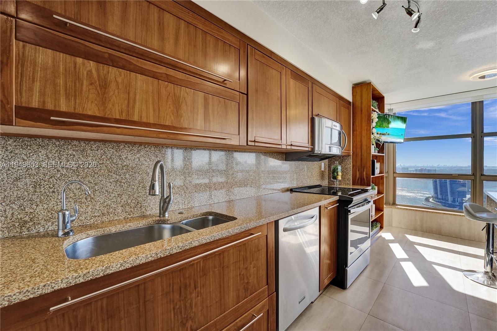 3500 Mystic Pointe Drive